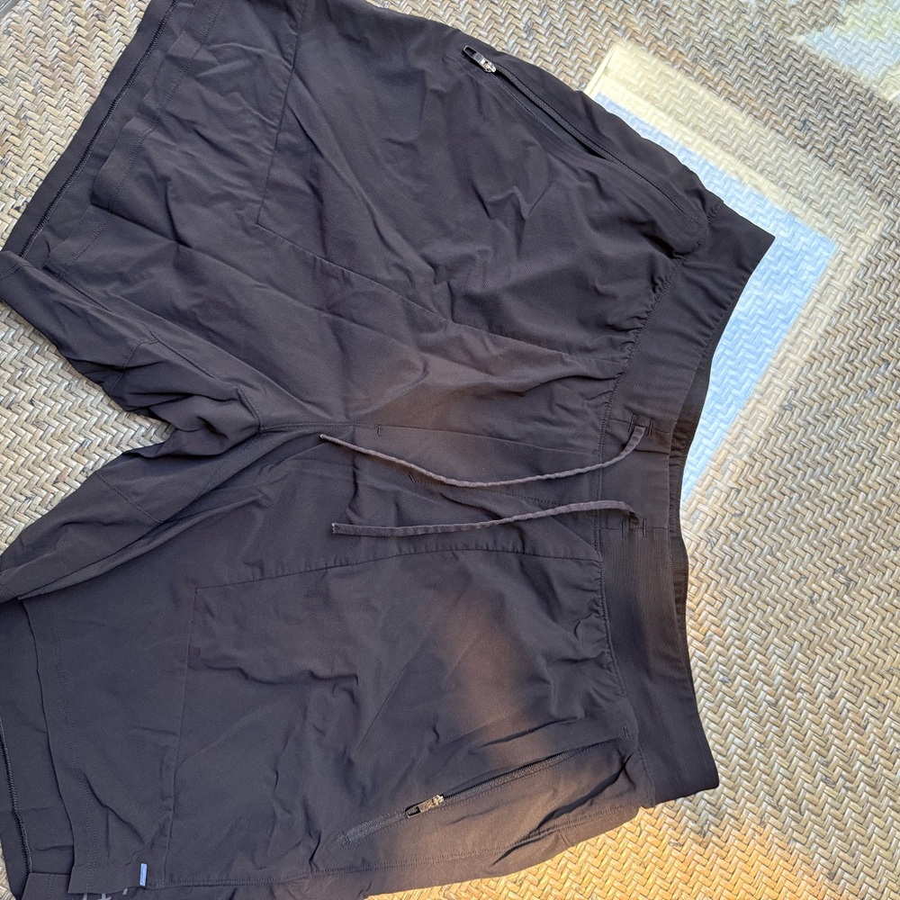 Men’s Lululemon License To Train 7” short - XL